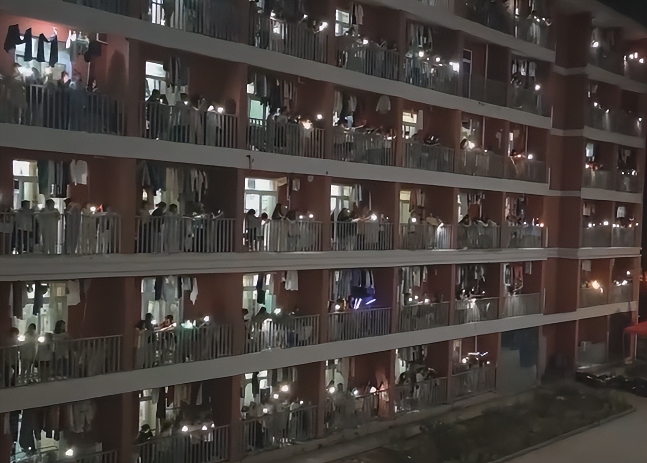 安徽一大学生核酸检测为阳性，8次翻墙去网吧，如今宿舍终解封