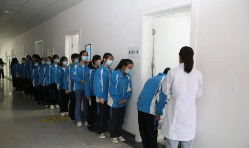 4月下旬的“高考体检”,全身要“一丝不挂”?学生表示很难配合