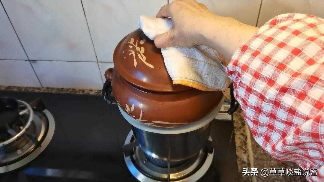 红菇的做法大全家常（滋补美味小母鸡炖红菇做法）