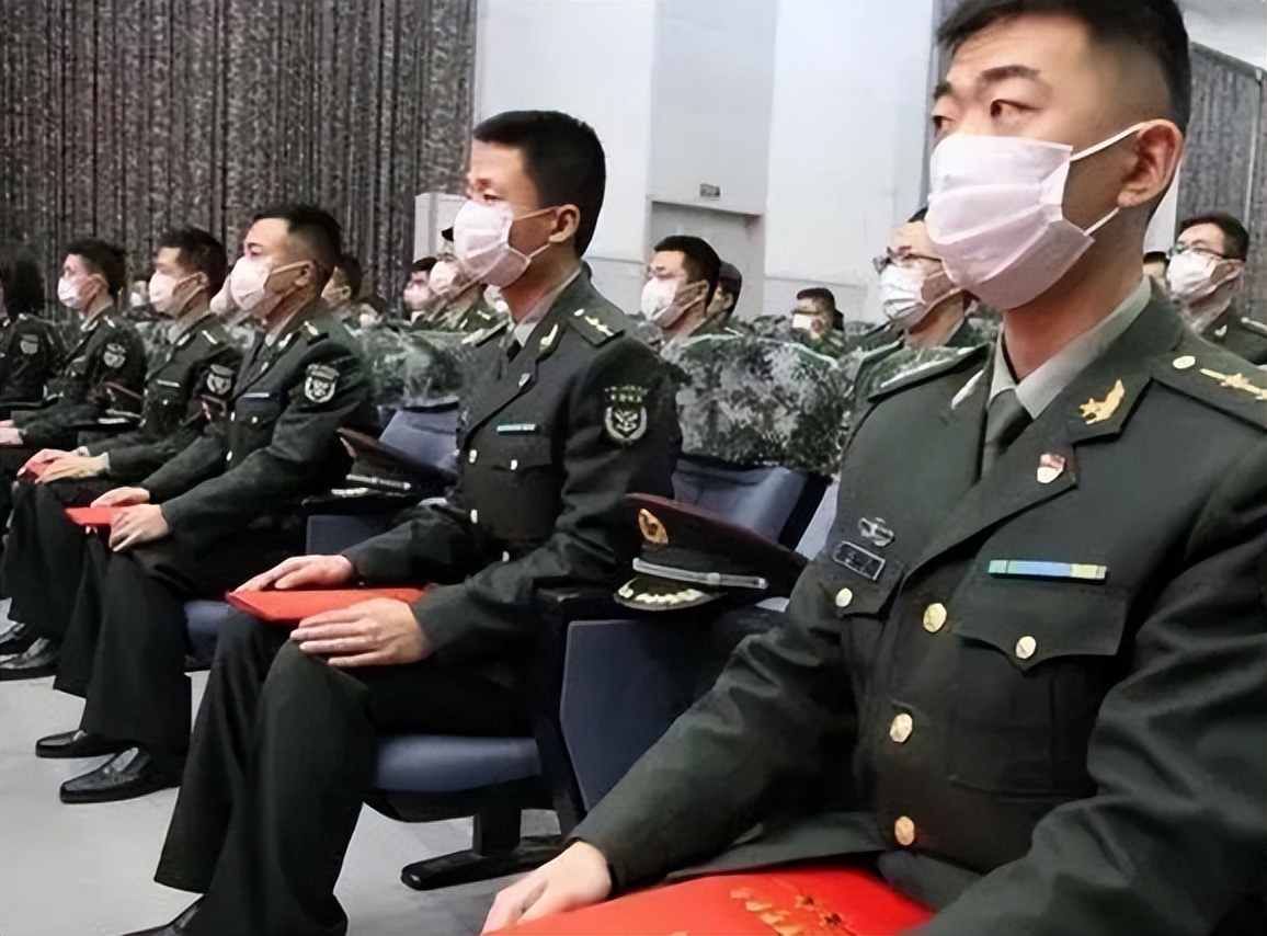 直招军官公告出炉！年薪15万起步还有带薪假期，家长也能“沾光”