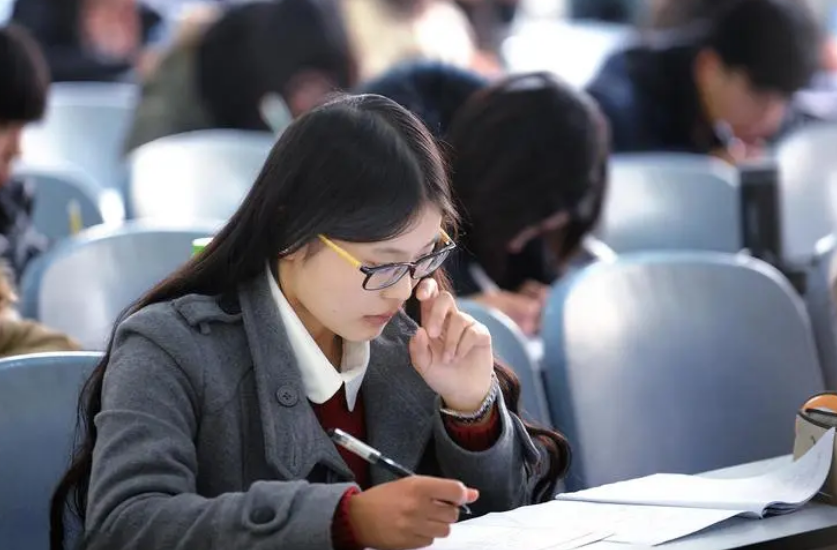 四六级名额要靠“抢”？不仅如此，对于报考资格学校也有了新规定