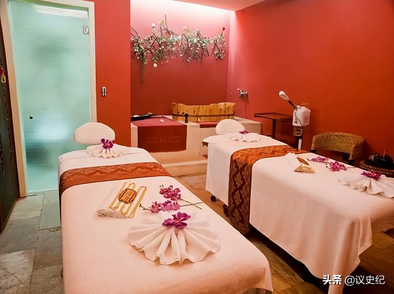 2011年重庆“女黑老大”覆灭，堪称最狠老鸨，靠美色盘踞重庆15年