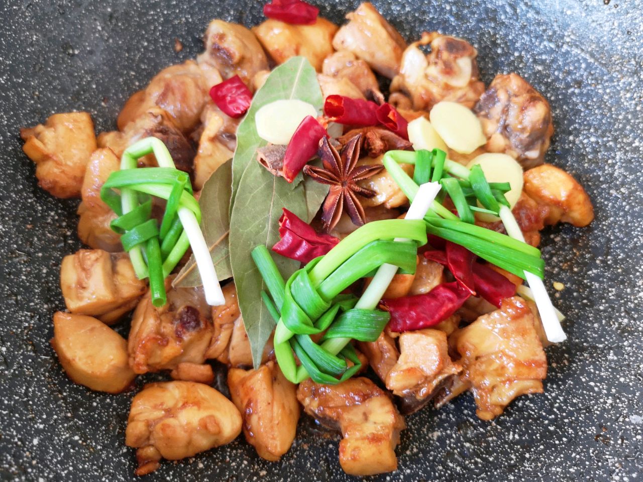 雞肉燉土豆的做法,雞肉燉土豆的做法步驟
