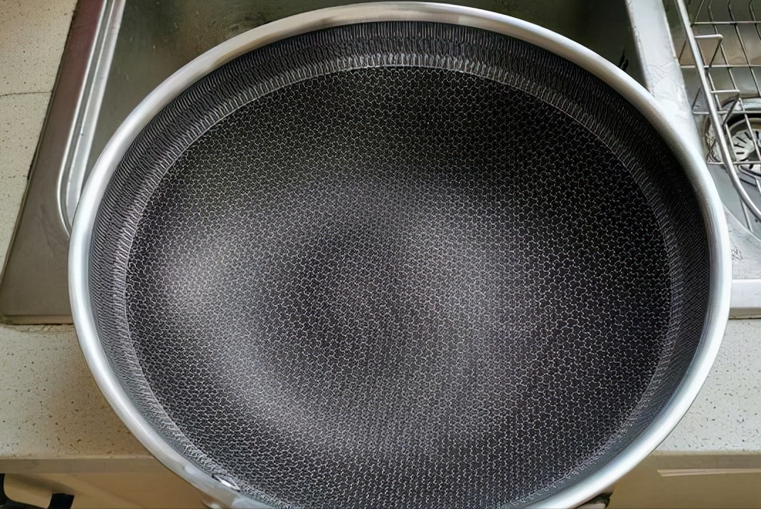 炒菜锅：铁锅、不粘锅、不锈钢锅、砂锅、铝锅，哪种锅更值得买？