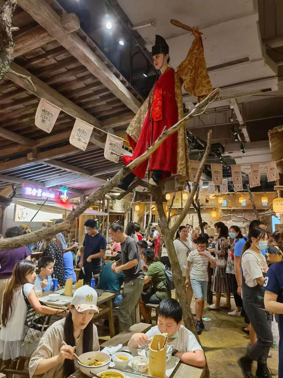 上海“阴间风”文和友火爆,场面太诡异,顾客:吃完有心理阴影