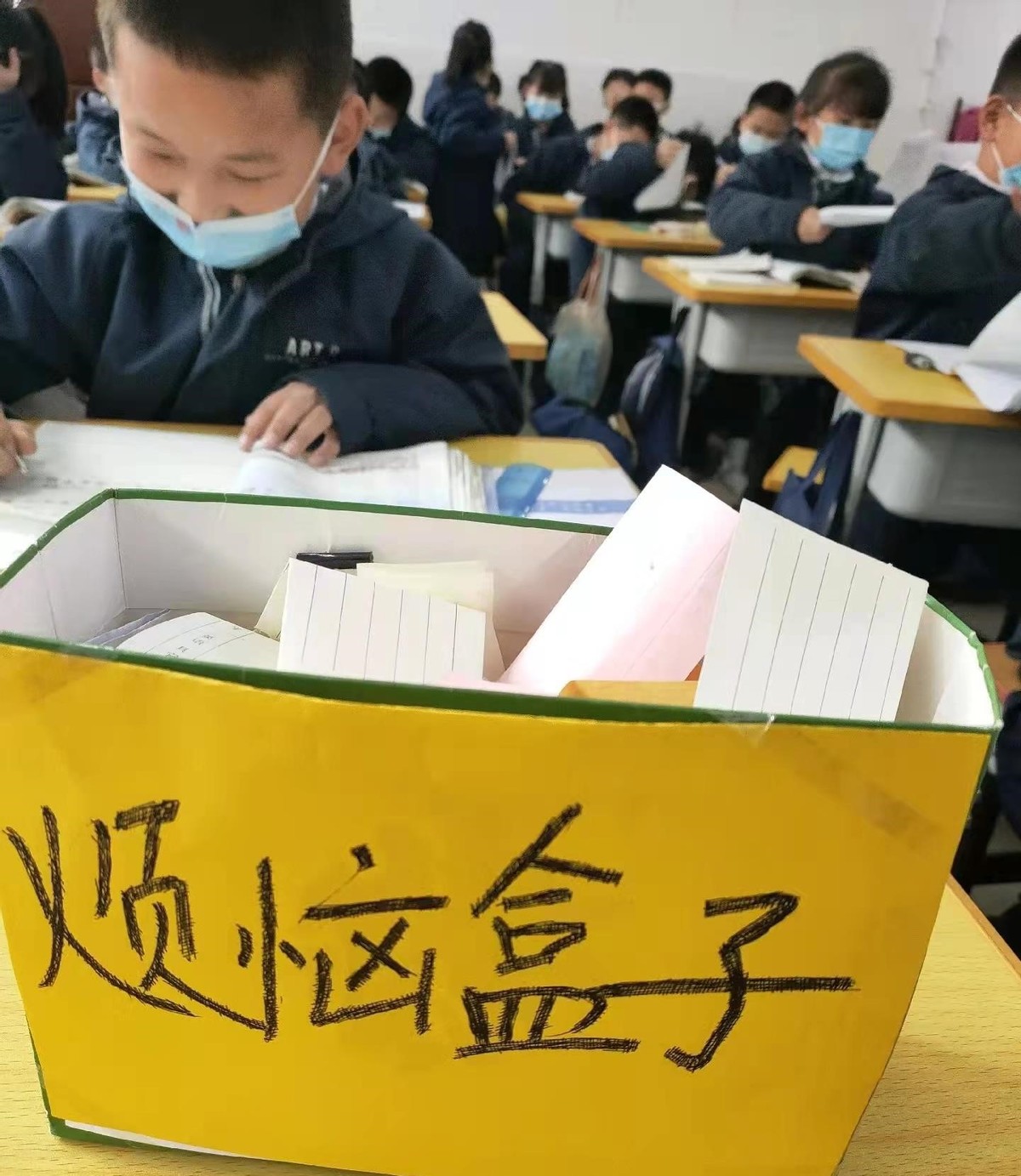 孩子眼中渐行渐远的家，是再也回不去的温暖与无声的告别