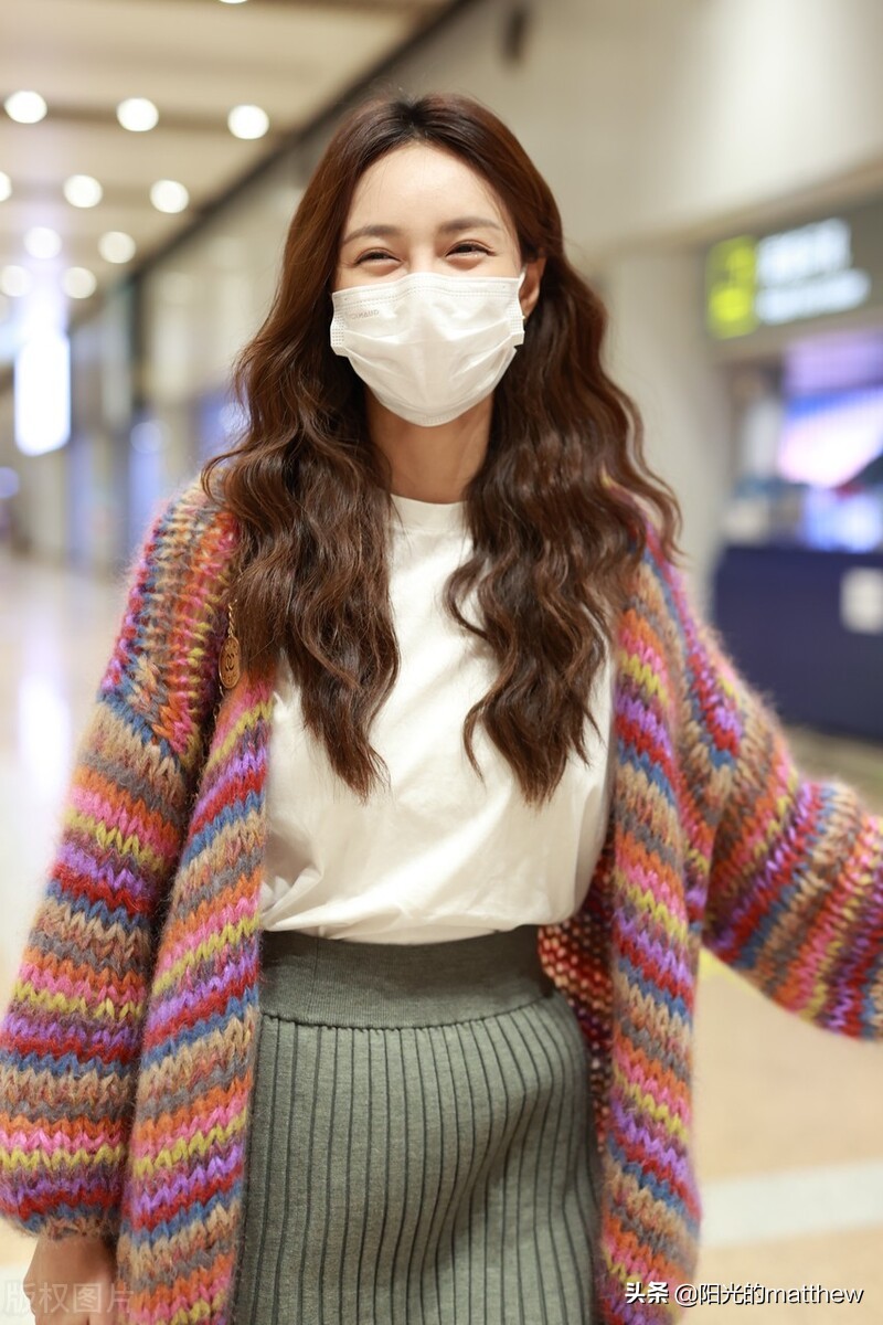 ���γ���ɫ��֯���״��ȹ������ʱ��Ц����