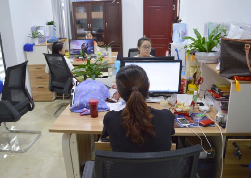 这个专业人满为患，录取分数高可能是假象，教授也建议谨慎报考