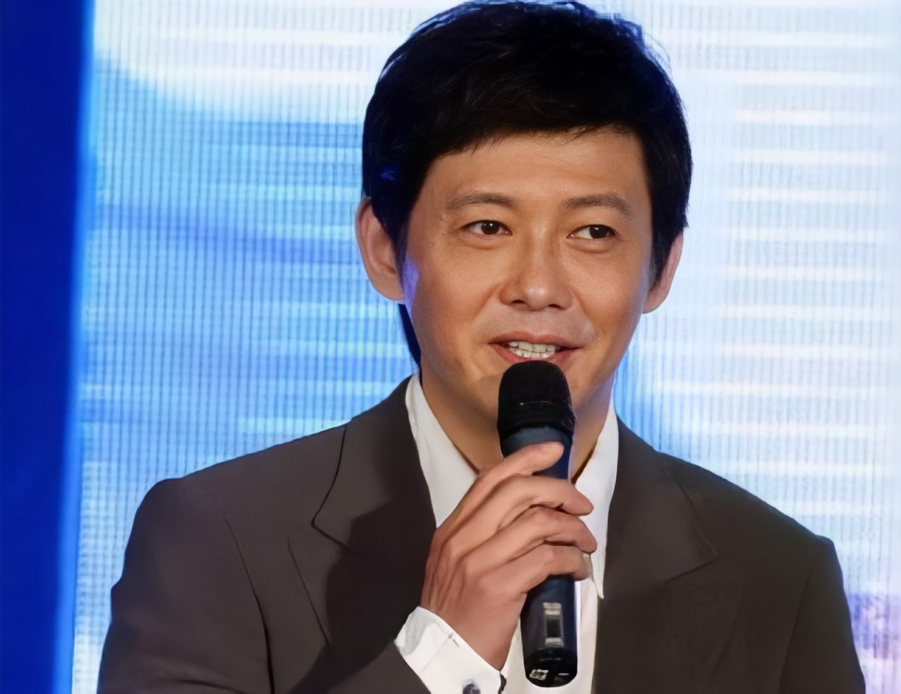 "央视一哥"程前:生父在眼前14年从不知晓,去世后才喊第一声爸