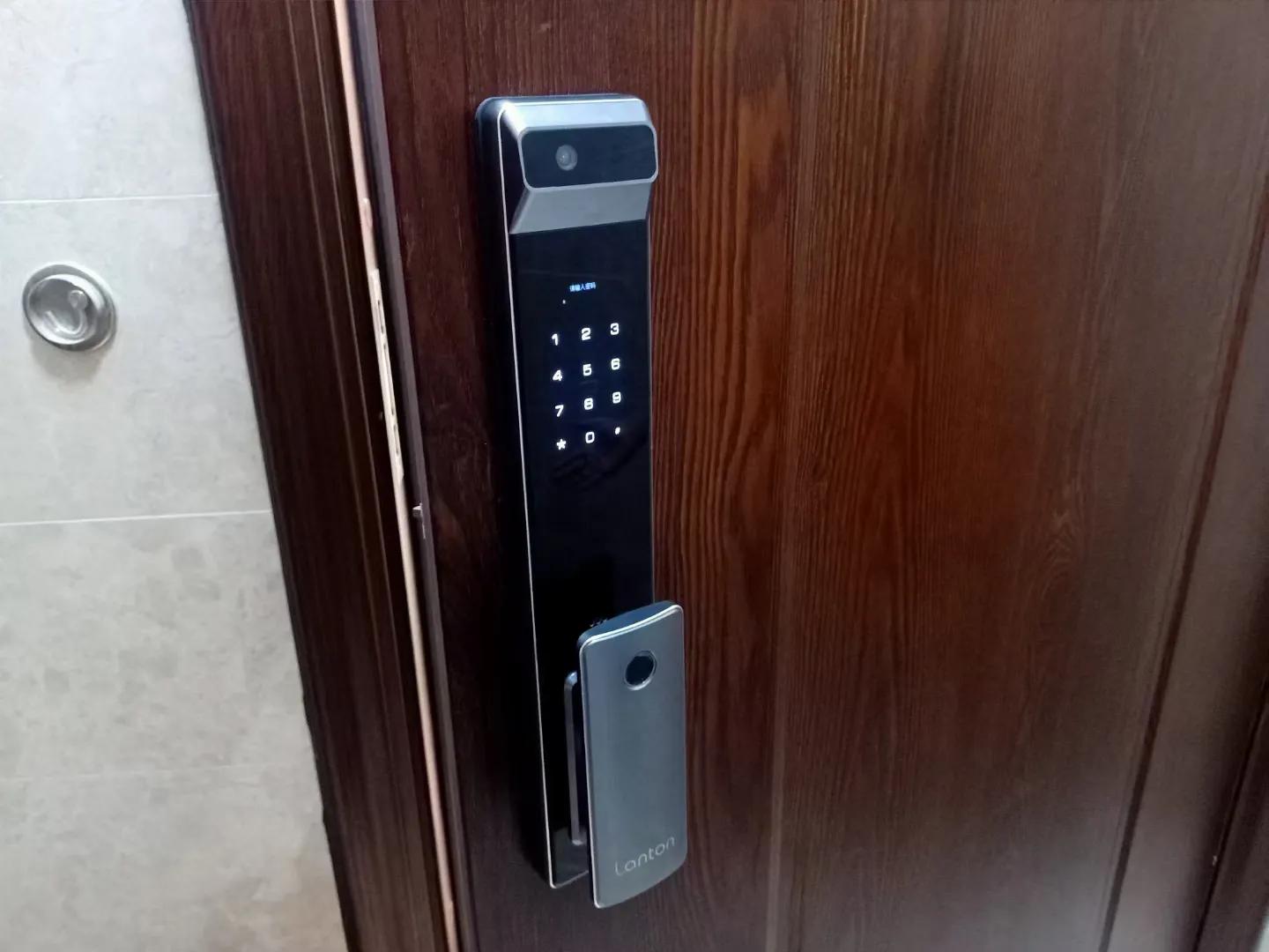 防盗门锁芯内钥匙无法取出？教你安全更换方法