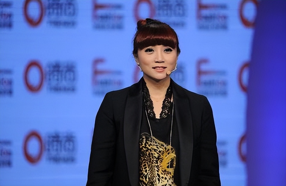 著名歌手朱桦：曾婉拒费翔的追求，照顾患病母亲，如今仍旧单身