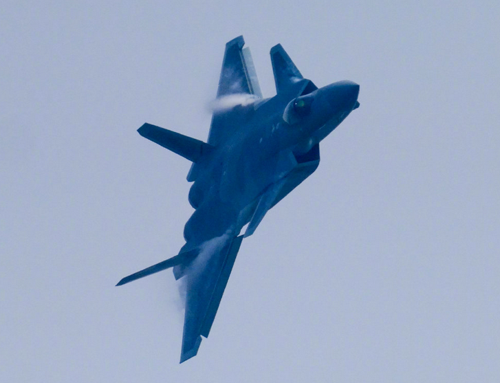 美媒公布2021年世界十大最强战机，F-35排第二，苏-57力压歼-20