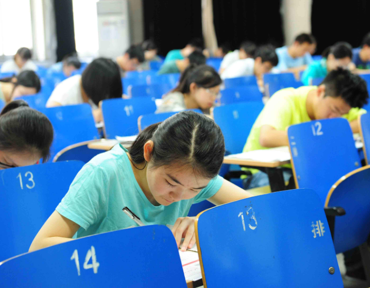 大学英语四六级考试，低分飘过还要继续刷分吗？学姐给出中肯建议