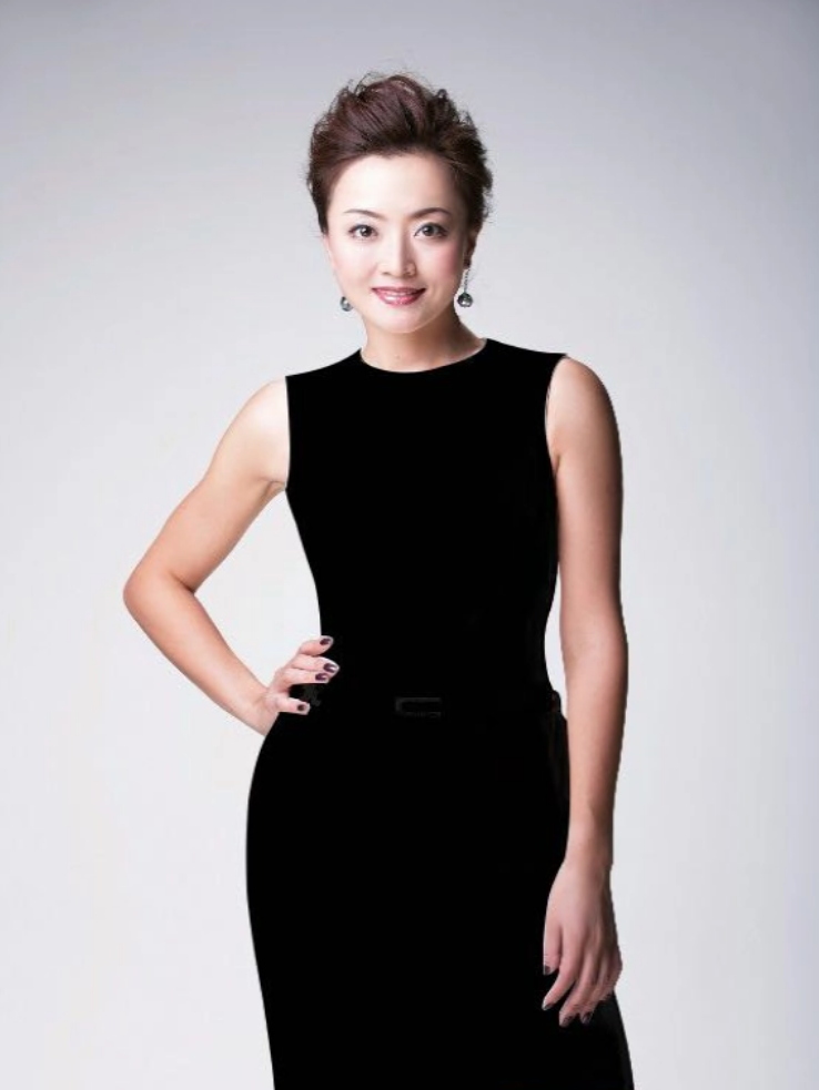 刘园园：逼婚大12岁央视名嘴，携2岁女儿办婚礼，如今过得怎样？