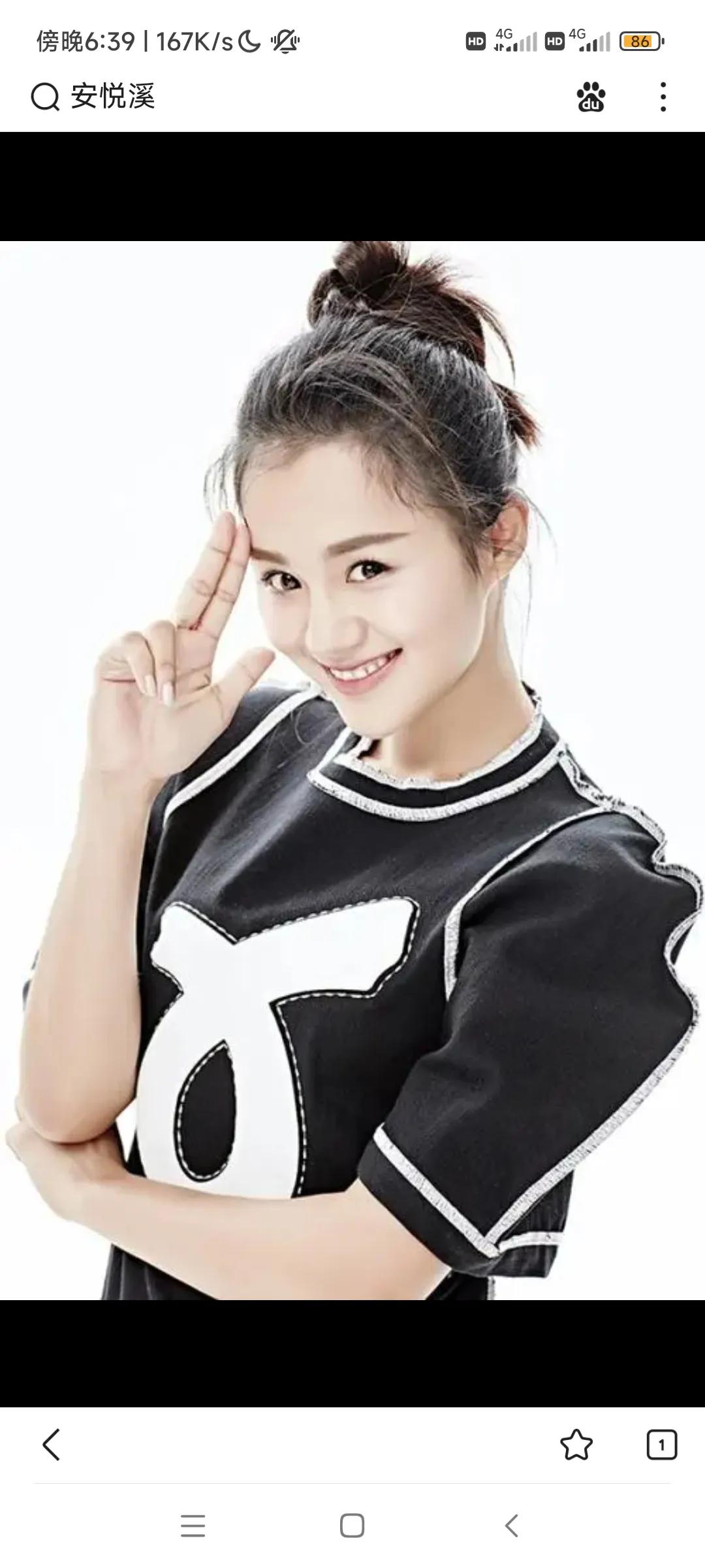 花千骨糖宝在剧中单纯可爱，没想到在剧外已经结婚