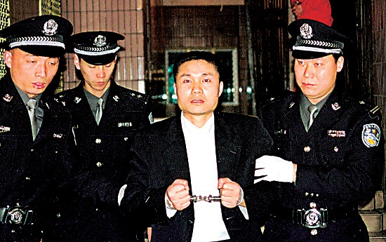 杀害五十多人！中国第一悍匪全国通缉，死刑前还拖5名情人下水