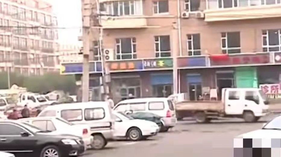 10年前东北校园致命篮球，父母为给儿子撑腰：使劲砍我不差钱