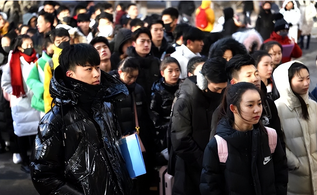 中传艺考成绩“第一”火了，颜值高且学习好，宛如小说男主角