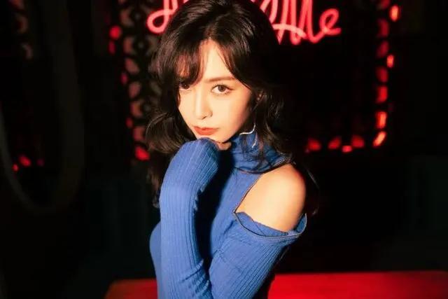 金晨迪丽热巴古力娜扎上演霓虹灯下的极限魅惑，这谁能抵挡得住呀