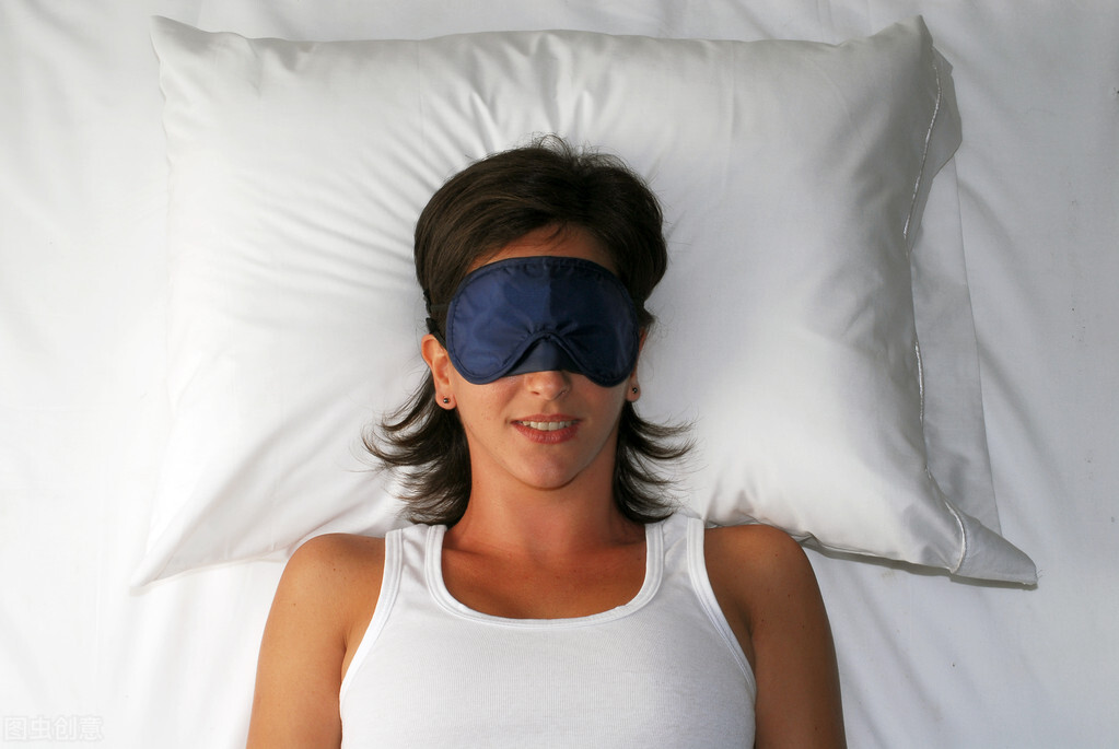 平躺是“最佳睡姿”，健康又长寿？未必，这10种人建议这么睡