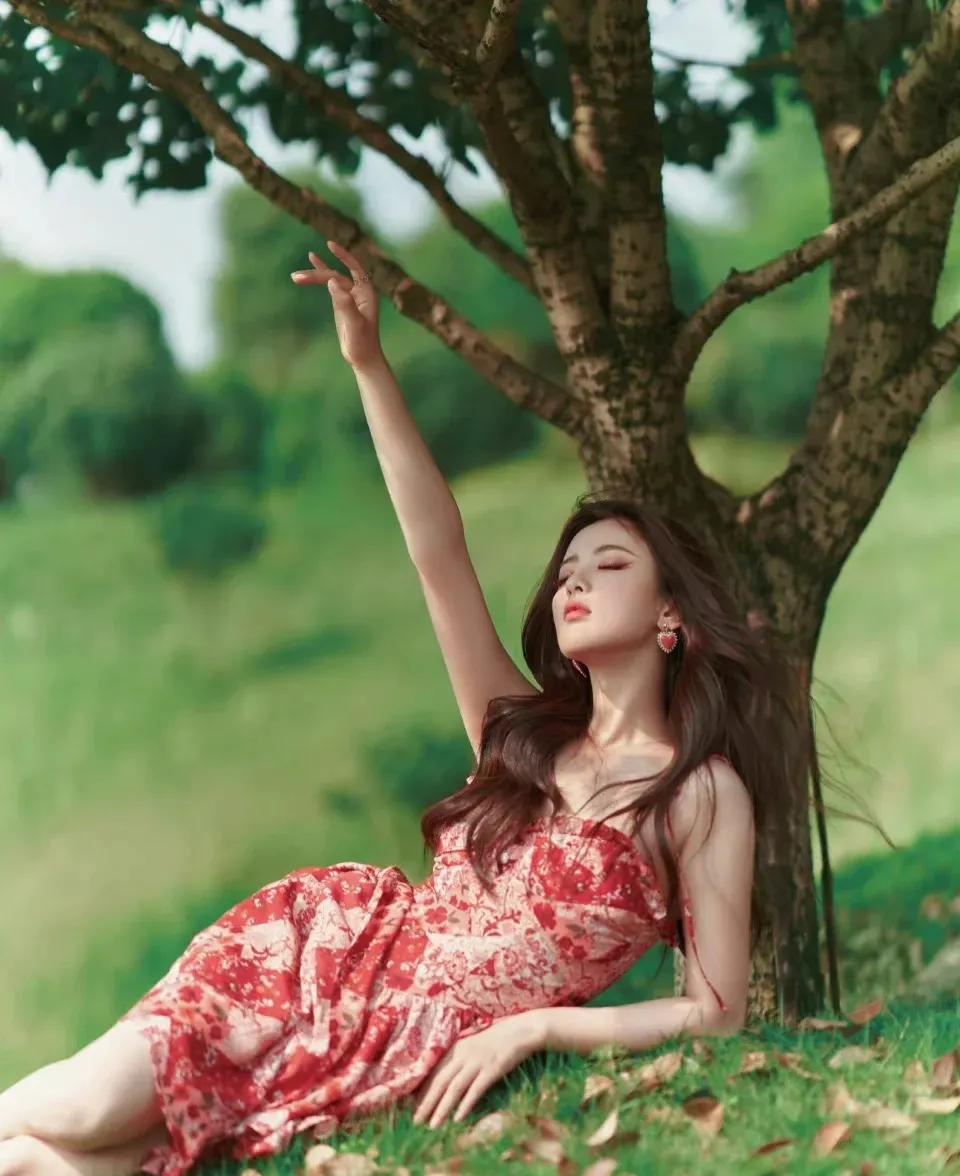 “清新治愈”，10位女星的夏日美裙，谁最深得你心？