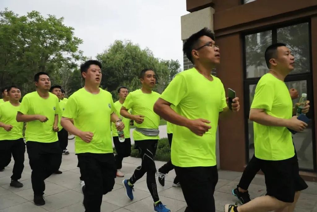 兴隆台公安分局组织开展“喜迎二十大，绿色无毒、青春酷跑”健康长跑