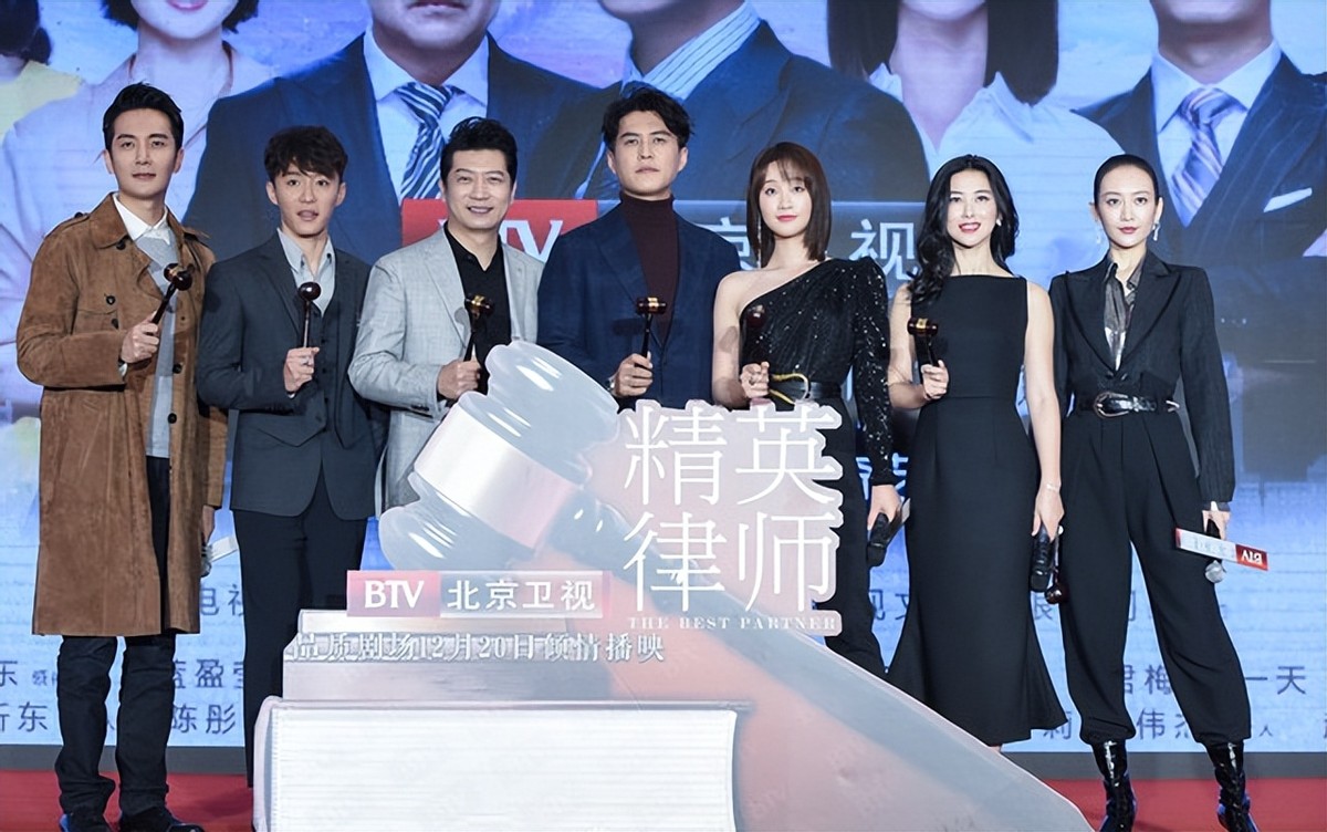 朱珠的偏窄鹅蛋脸太美了！高级耐看又不失风情，王鸥瓜子脸输多了