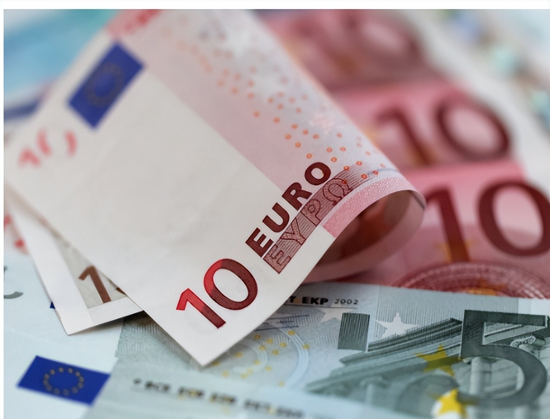 全球货币支付占比：欧元涨至37.79%，美元降到38.85%，人民币呢
