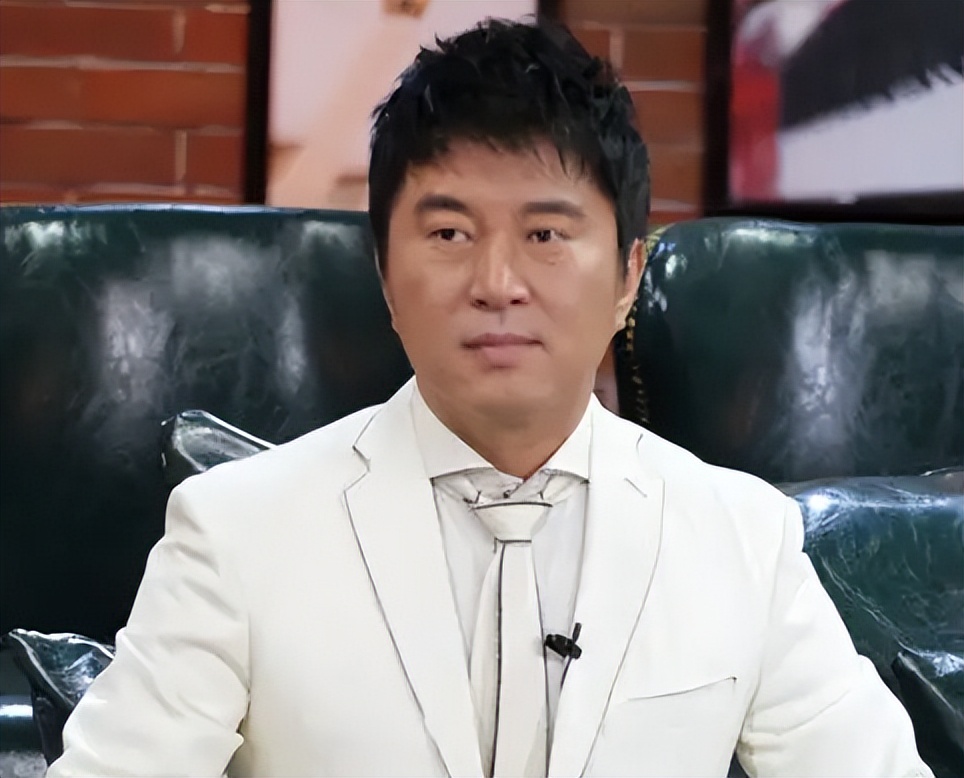 歌手满文军：两次婚姻两副面孔，他的故事比你看到的更恶劣