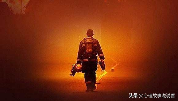我挨过梦想的现实的耳光火辣，若是拍不碎我就看我绝境生花