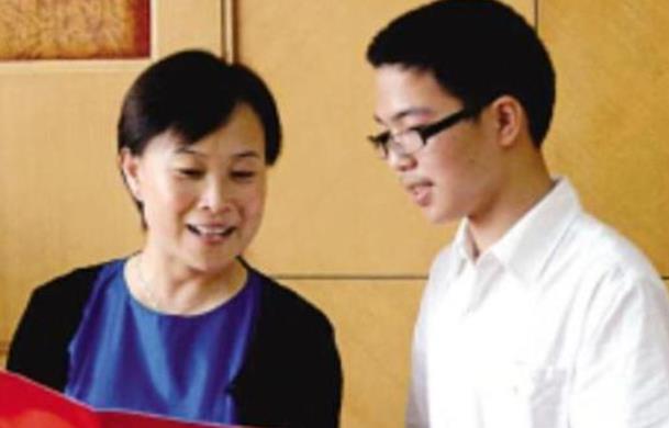 高考满分作文，全文755字有数十个生僻字，阅卷组长写了四页注释