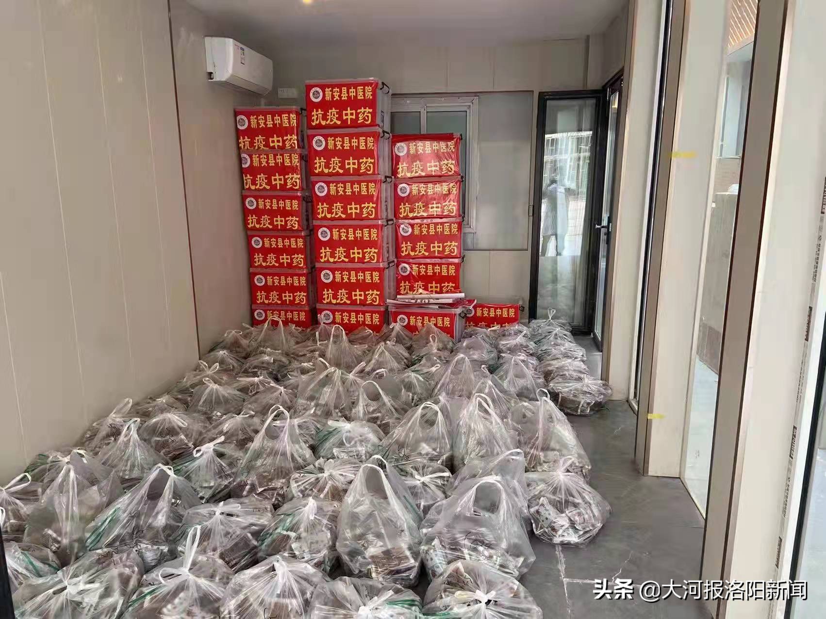 每天熬制防疫中药3万余袋，新安县中医院发挥中医药优势，助力疫情防控