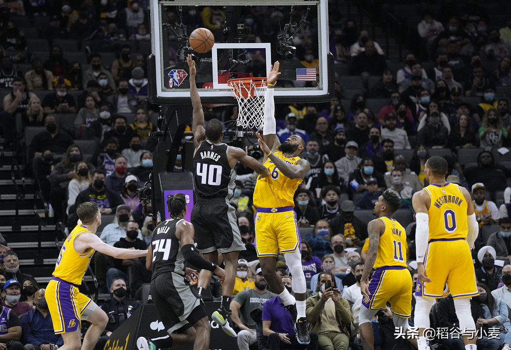 nba球星为什么不愿意打中锋(别再让詹姆斯打中锋了，他根本没有能力和精力打中锋)