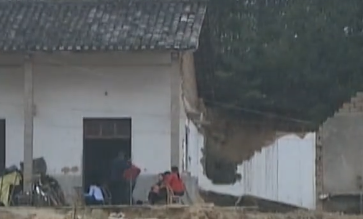 故事：农村14岁少年每天疯狂喝水,一天能喝30斤,他的身体有何不同