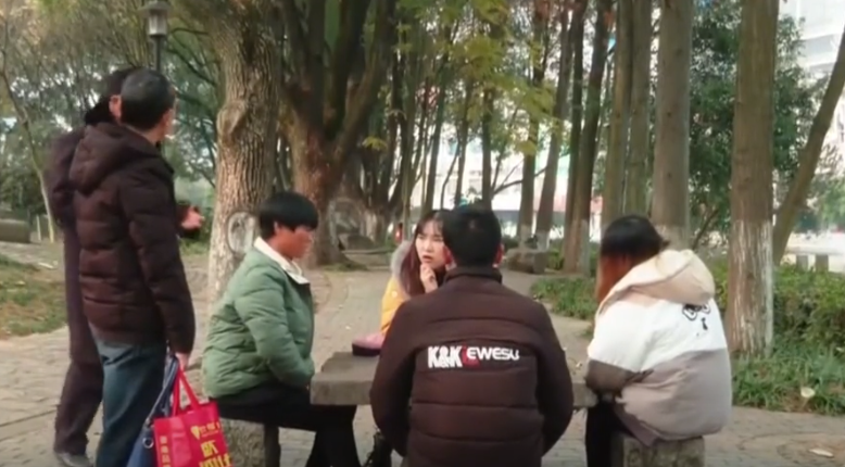 00后儿媳18岁生子，怀孕后抽烟喝酒泡吧，不知道孩子是谁的