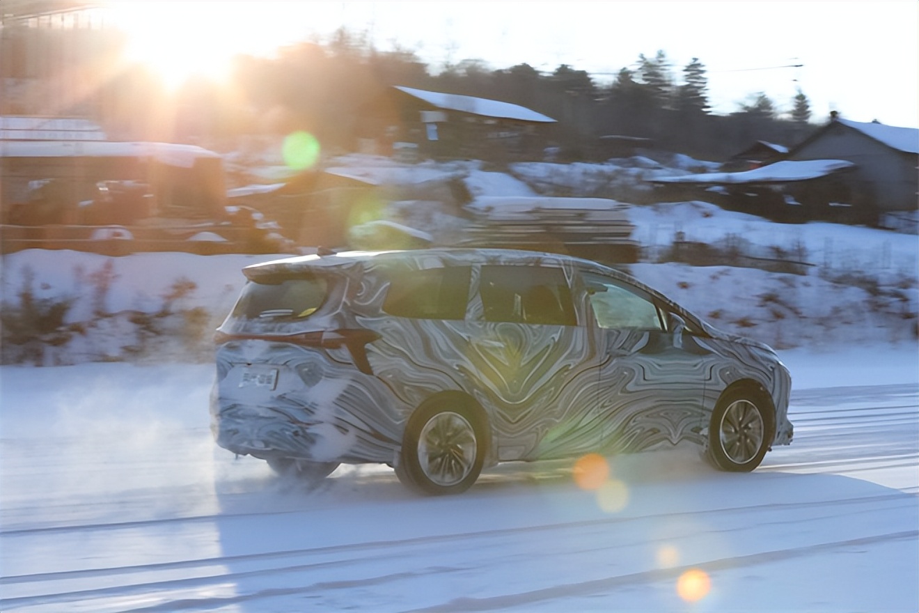 4月15日，和东风风行一起相聚田亮的游艇Party