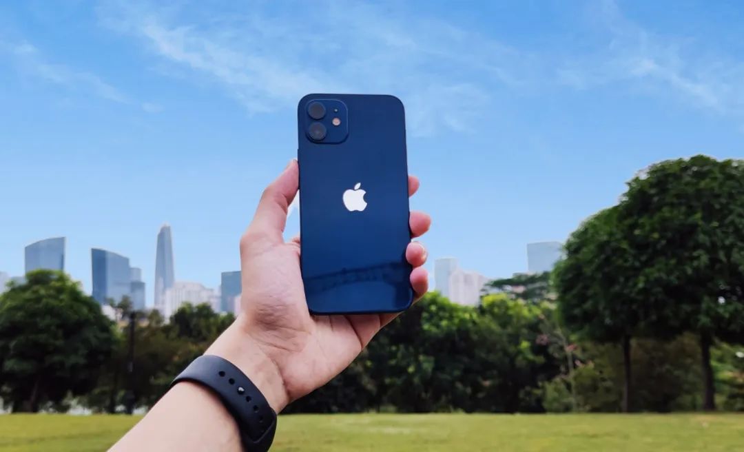在2022年，iPhone11和iPhone12還值得購買嗎？看看這個全面分析吧