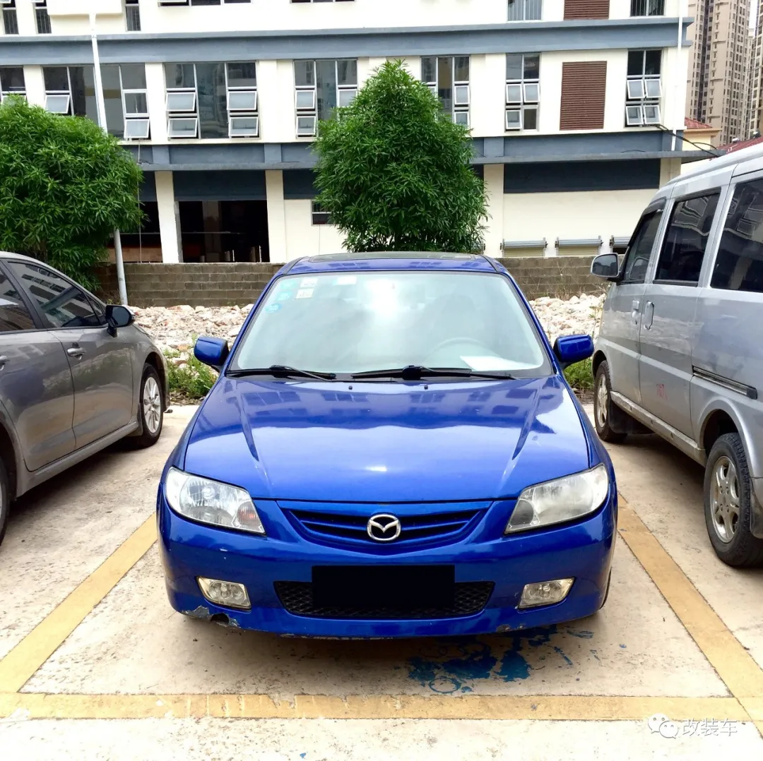 这台马自达323是我在2020年花了7000元人民币购入的,一台05年出生的