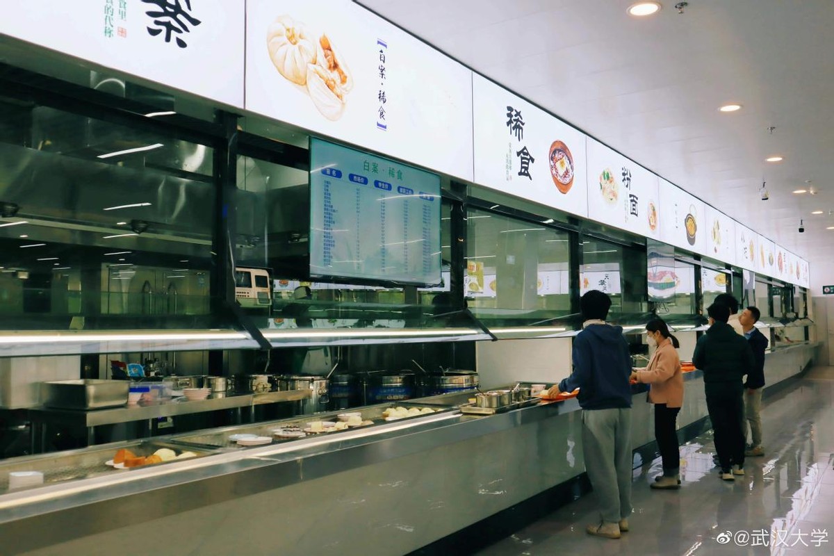 湖北“超美”大学：占地5195亩，宿舍6部电梯，坐拥26栋文物建筑和1000株樱花！