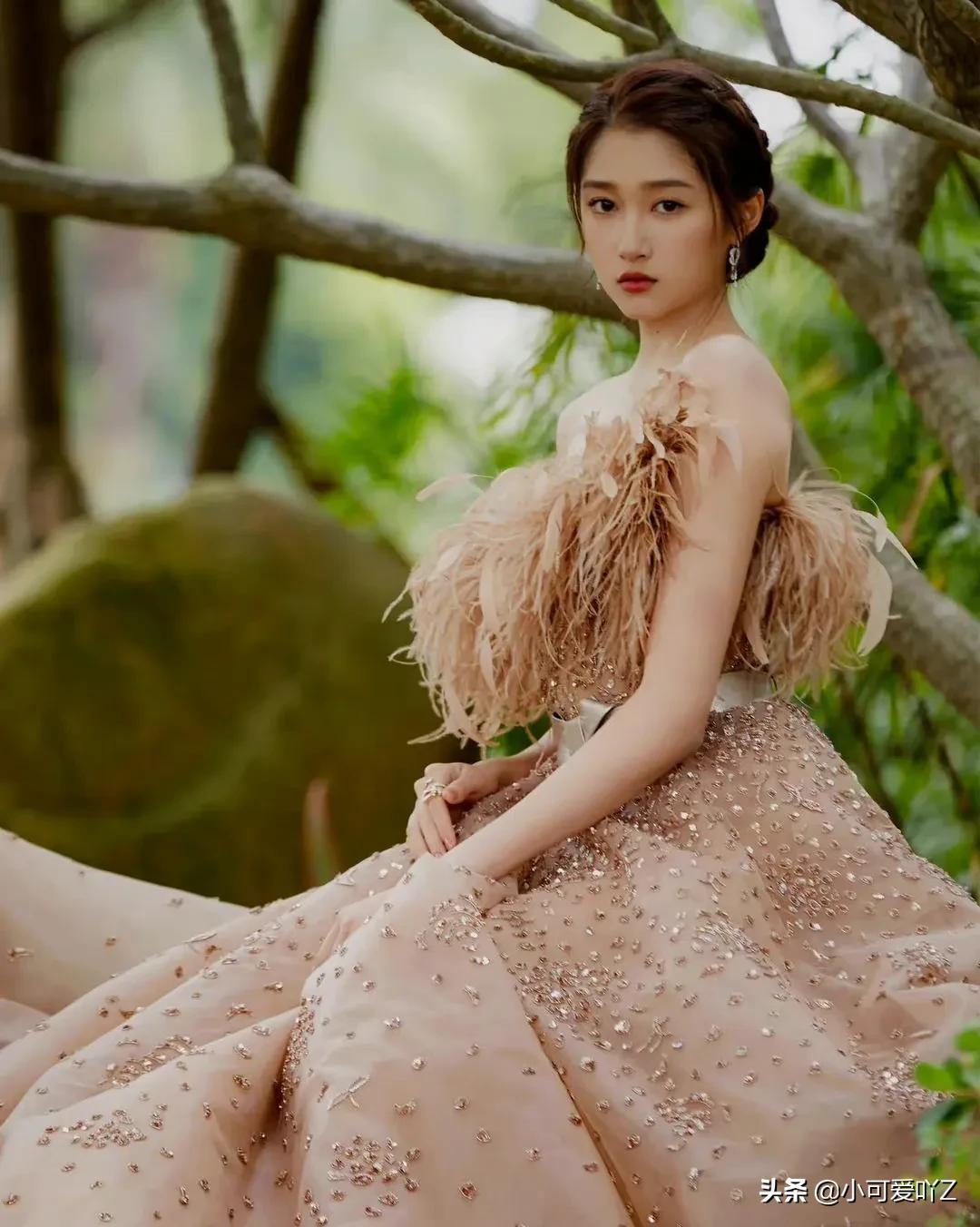 关晓彤美丽装扮图片