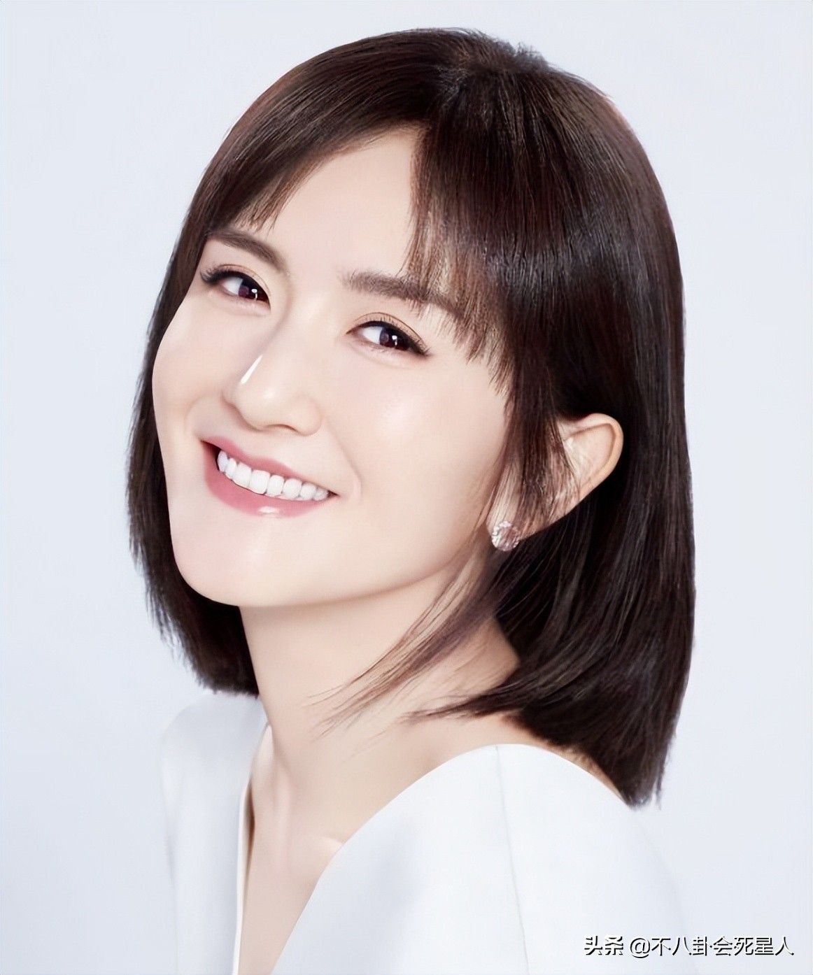 直播4小时1400万、一幅字4.5万，过气明星花样捞金，个个能赚