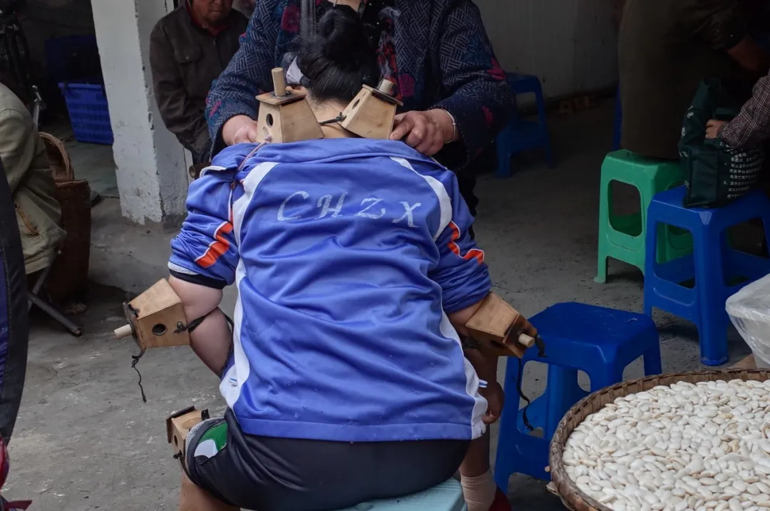 飘了,反套路的“硬核市集”给我找到了