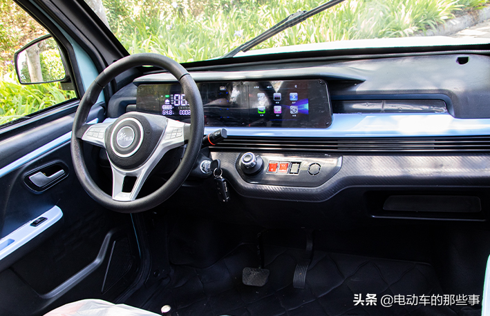 这2款低速四轮电动车，油电两用，7900元起，适合65岁以上老年人