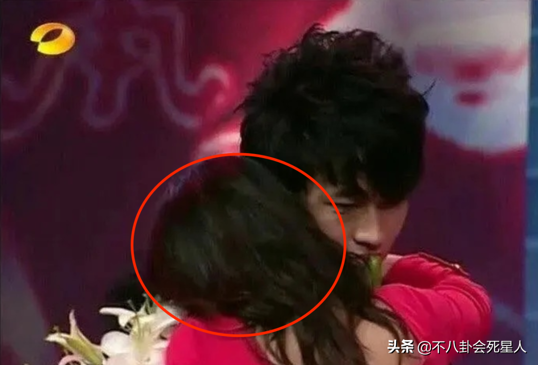 这5位痴情男明星，让我看到了爱情最美好的模样