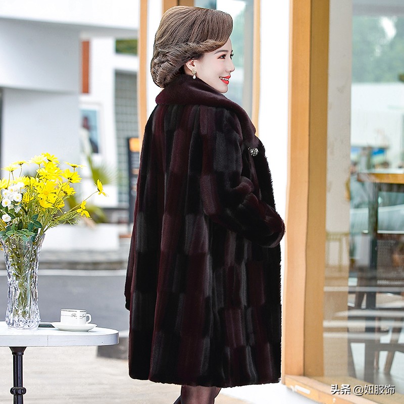 50-60岁的妈妈，看看这几款优雅减龄的貂绒大衣，穿上美美的
