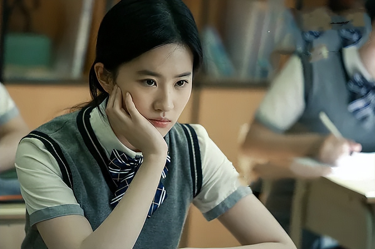 同样是演学生，把张柏芝、赵丽颖和吴倩放在一起，美得各有千秋