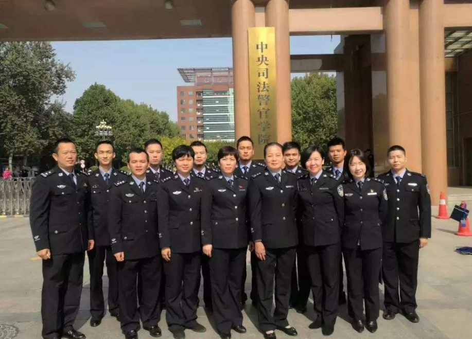 中等学生迎来福利，分数线不高的两所军校，毕业后就能拥有铁饭碗