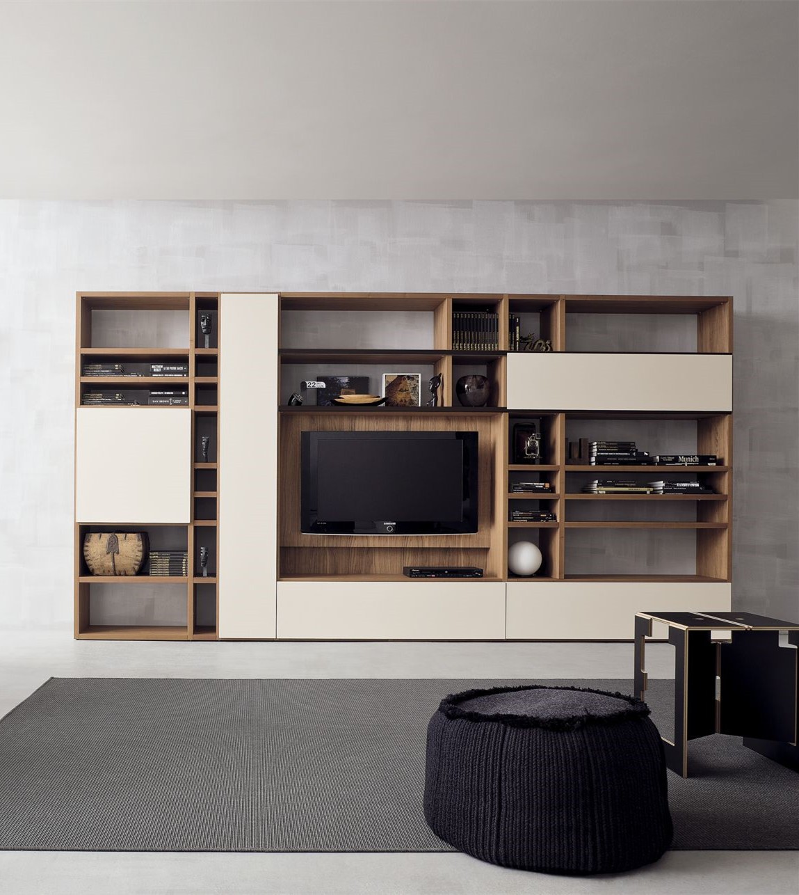 与其做满墙电视柜,不如留40㎝做书架,一柜两用,教科书级模板