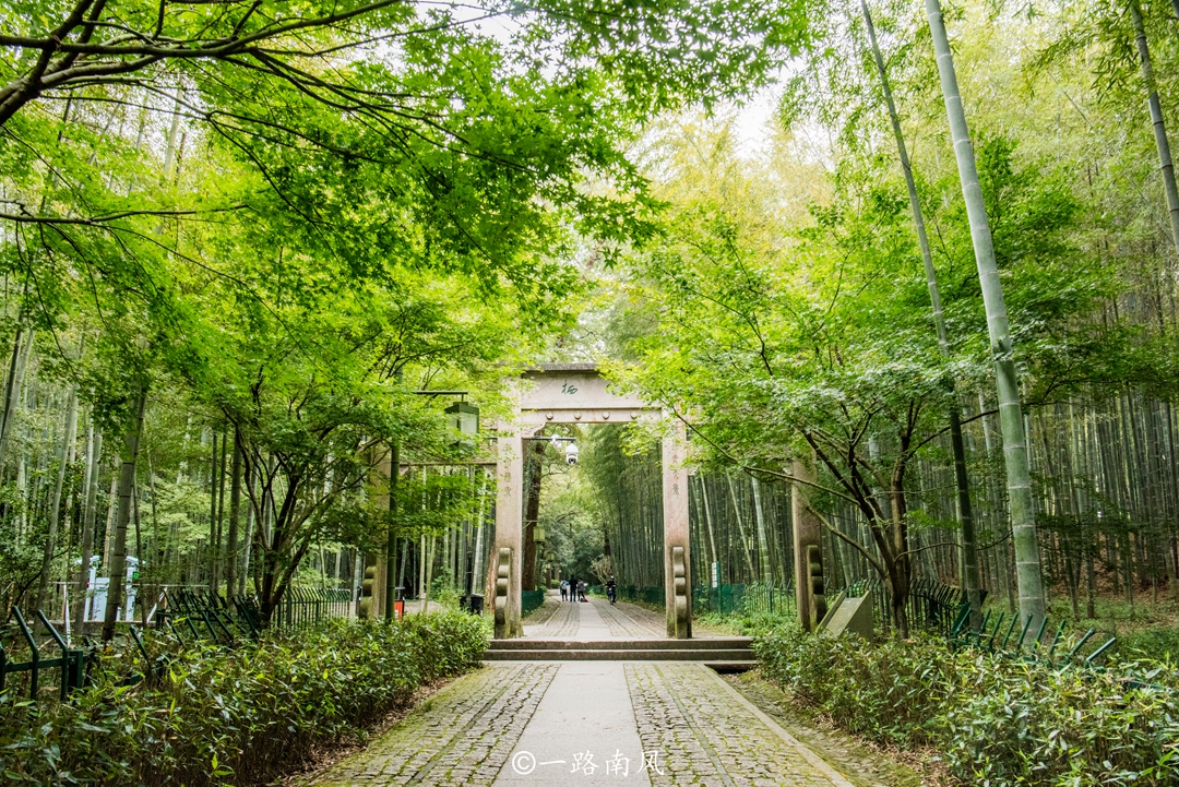 杭州周边旅游景点攻略，这三个地方公交车直达，一天时间可以走完