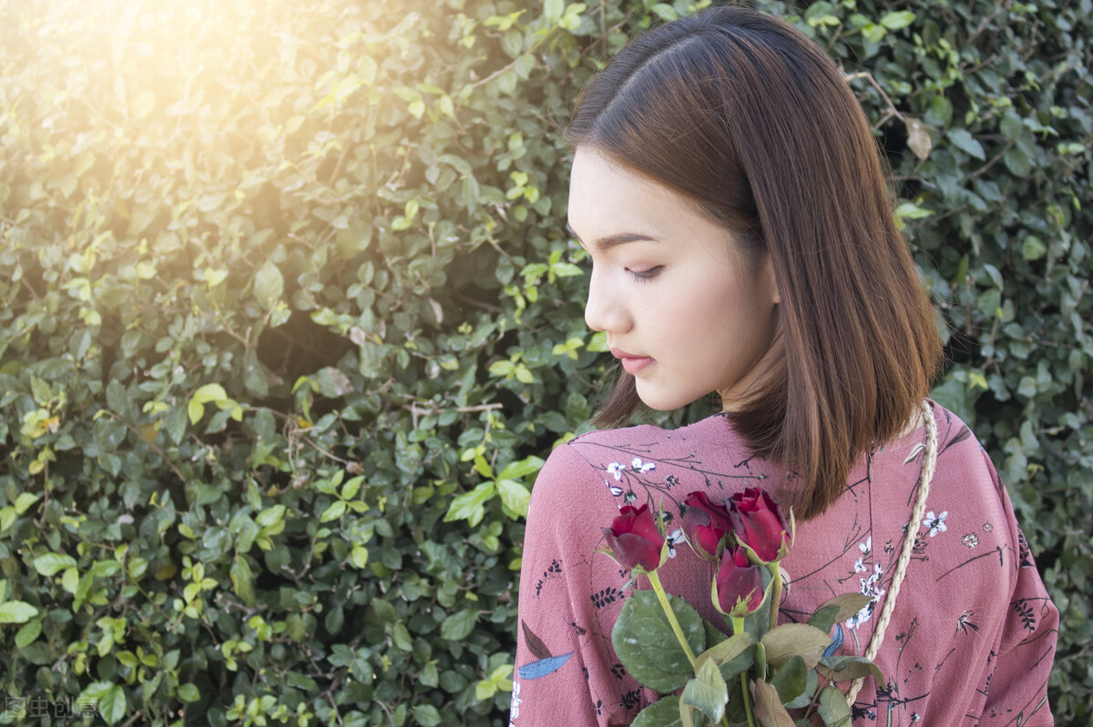 29岁的女人：因为一次同学聚会，竟然发生了婚外情，该告诉丈夫吗
